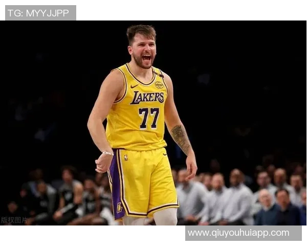 里夫斯点评东契奇扣篮表现称每次上篮都能轻松得分