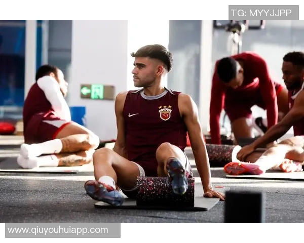 利桑德罗随队训练状态回暖预计十月底前重返赛场 利桑德罗随队训练状态回暖预计十月底前重返赛场