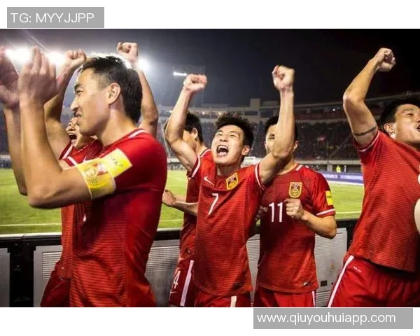 最后时刻U22国足角球争议鲍世蒙拔角旗杆遭黄牌处罚后幽默插回 最后时刻U22国足角球争议鲍世蒙拔角旗杆遭黄牌处罚后幽默插回