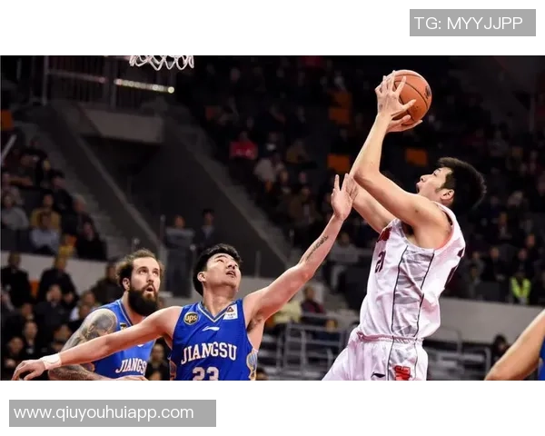 淡厚然表现亮眼篮板能力提升或将助其获得更多上场机会