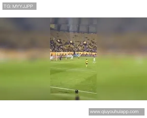 菲利克斯精准下底传中C罗门前接应却遗憾错失良机 菲利克斯精准下底传中C罗门前接应却遗憾错失良机