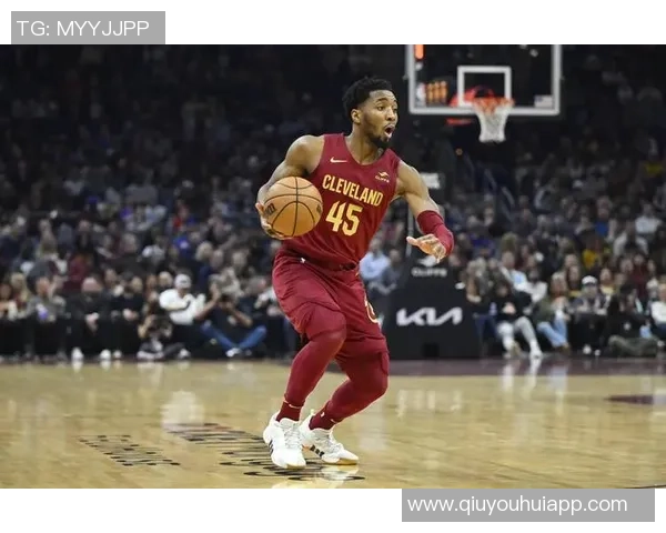 米切尔半场表现抢眼16分钟内高效贡献12分3板1助1断1帽