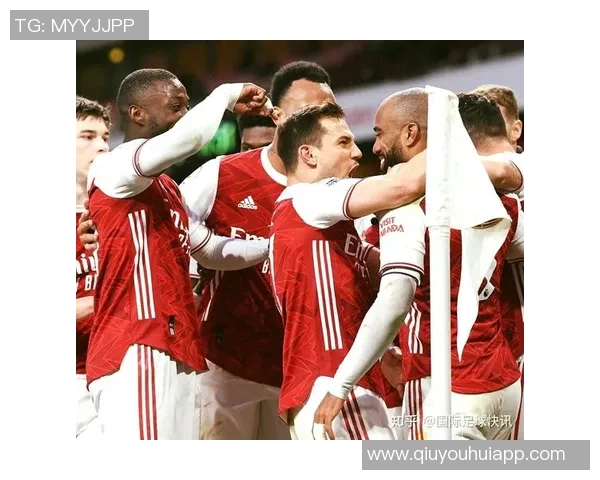 森林老板与贝尼特斯共赏奥林匹亚科斯对阵阿森纳精彩赛事