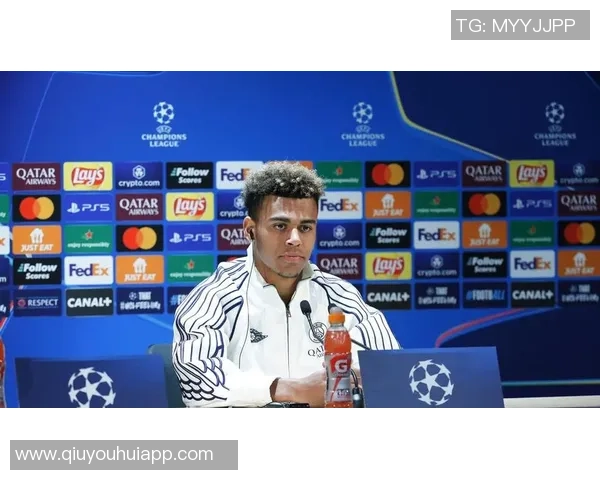 杜埃称赞登贝莱为球队领袖强调全力争夺每一个奖杯的决心